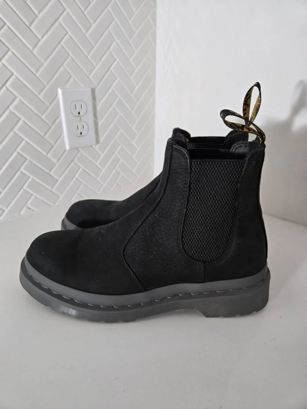 Dr Martens 2976 Chelsea Boots Black Milled Nubuck Grey Sole UK7 US Mens 8